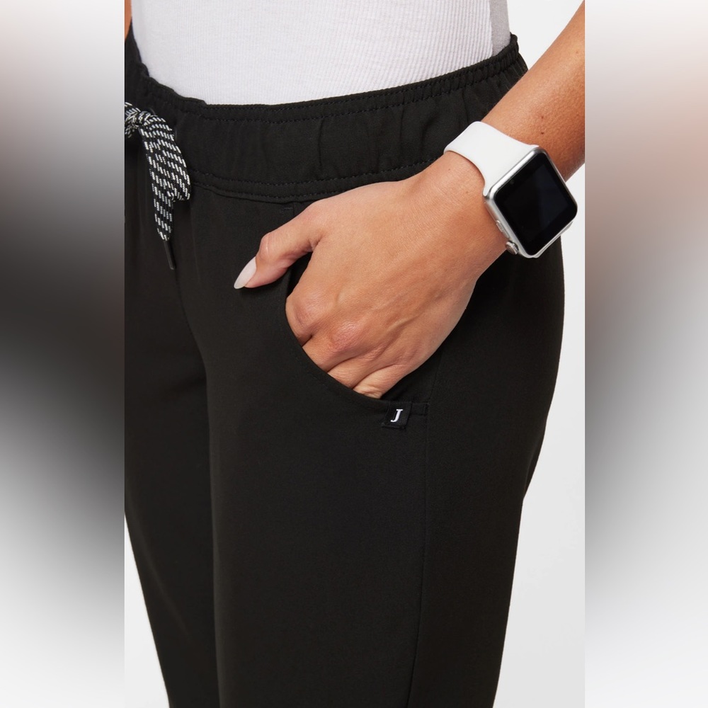 2 Jaanuu Skinny Scrub Joggers